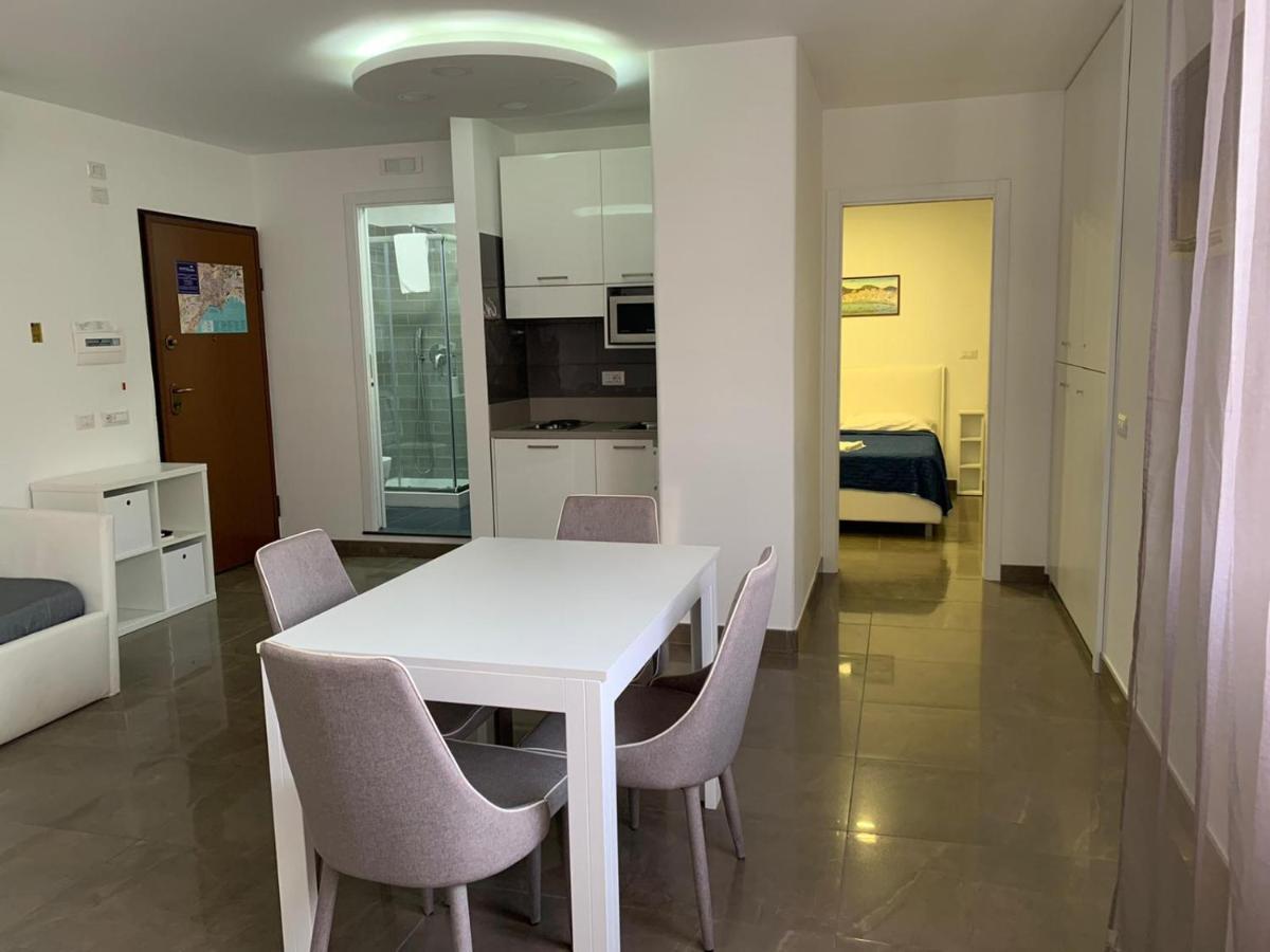 Mondo Suites Apartments Неаполь Екстер'єр фото