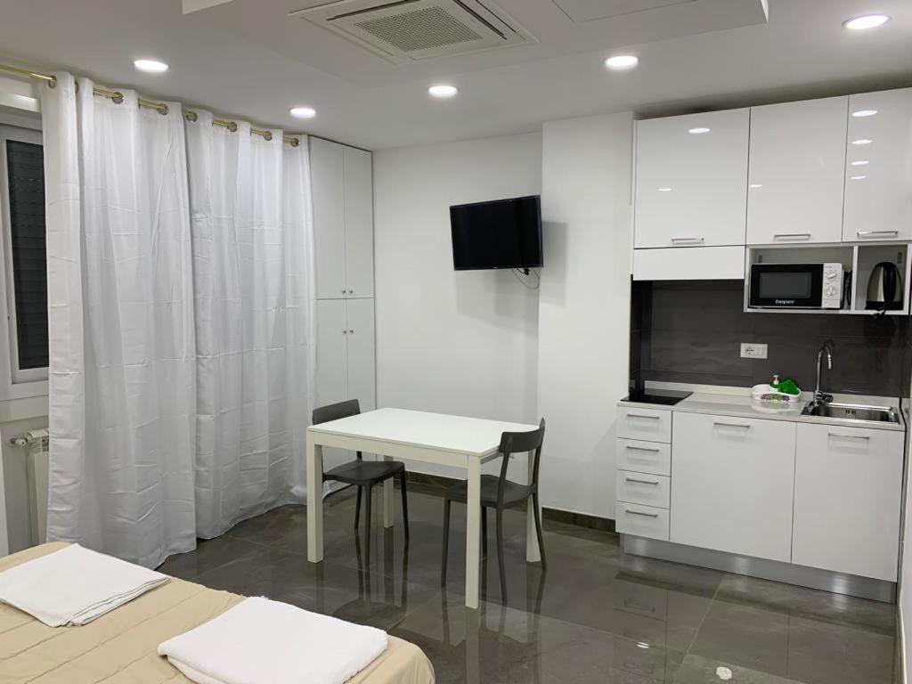 Mondo Suites Apartments Неаполь Екстер'єр фото